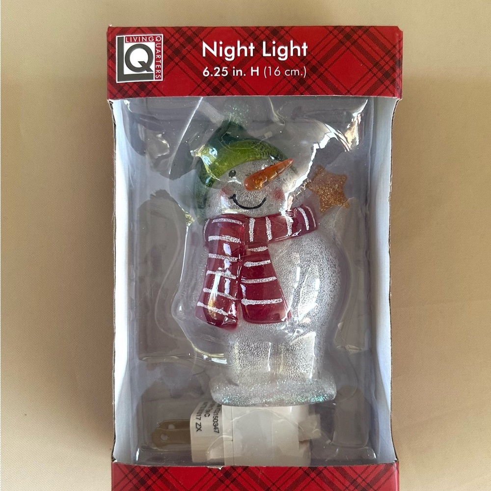 Living Quarters Snowman Night Light 360 Rotating Plug New